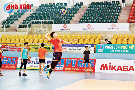 giai bong chuyen pv gas 2016 tai ha tinh nong truoc gio g