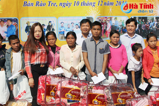 ban rao tre vui mung don tet cham cha boi