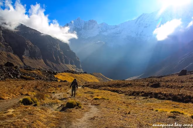 ngoi lang chenh venh tren vach nui dep nhu tranh tren day himalaya