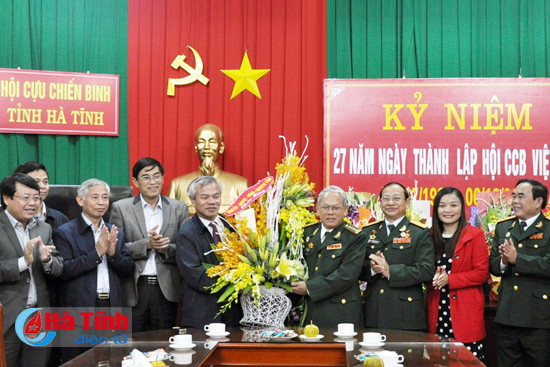 lanh dao tinh chuc mung ngay truyen thong hoi cuu chien binh