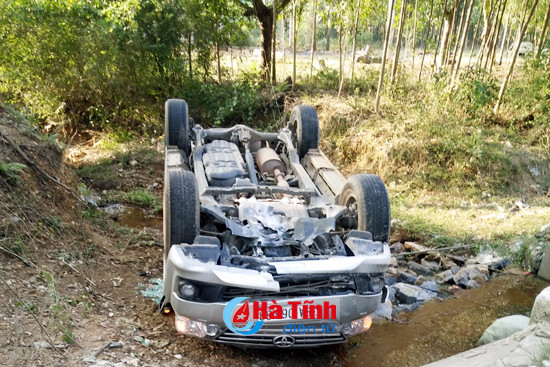 mat lai fortuner phoi bung ben ve duong
