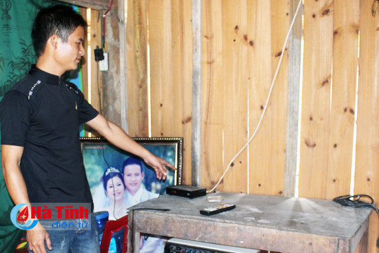 ke gian ngoeo chia khoa roi vao nha khoang het do