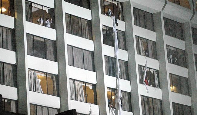 chay khach san pakistan 11 nguoi chet 75 bi thuong