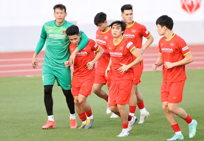 Nỗi lo về vị trí “gác đền” của đội tuyển Việt Nam