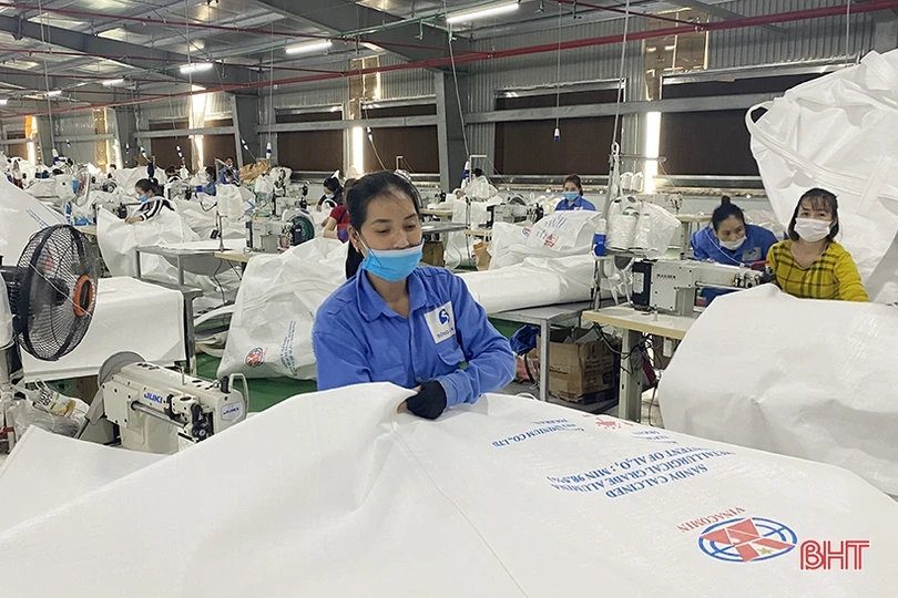 Doanh nghiệp Hà Tĩnh “thích ứng an toàn, linh hoạt” để sản xuất
