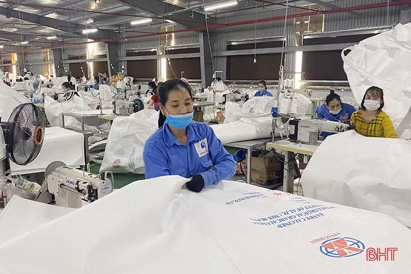 Doanh nghiệp Hà Tĩnh “thích ứng an toàn, linh hoạt” để sản xuất