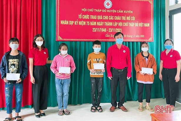 Các cấp Hội Chữ thập đỏ Hà Tĩnh hướng về 75 năm ngày truyền thống bằng nhiều hoạt động ý nghĩa