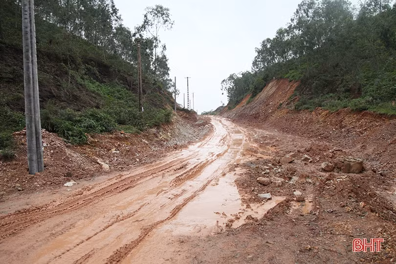 QL 281 đoạn qua thôn Trường An - “thử thách khó” cho người đi đường