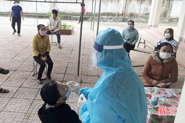80 mẫu test nhanh cho tiểu thương ở Vũ Quang âm tính với virus SARS-CoV-2
