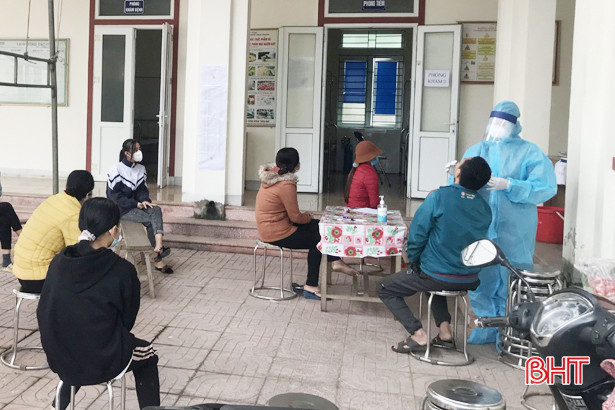 80 mẫu test nhanh cho tiểu thương ở Vũ Quang âm tính với virus SARS-CoV-2