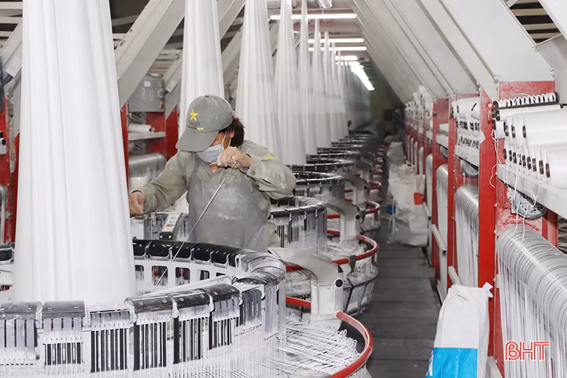 Các cụm công nghiệp ở Hà Tĩnh ngăn dịch từ xa, bảo vệ chuỗi sản xuất