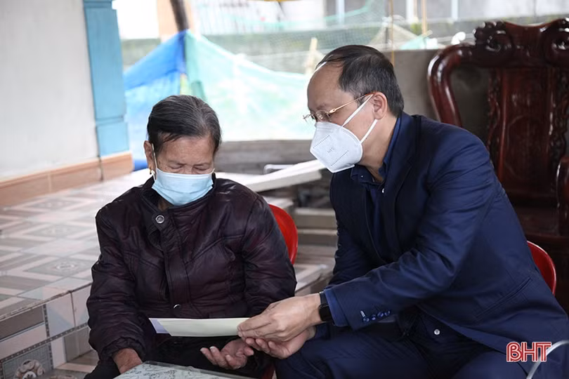 Lãnh đạo tỉnh Hà Tĩnh thăm hỏi, động viên gia đình nạn nhân tử vong do tai nạn giao thông