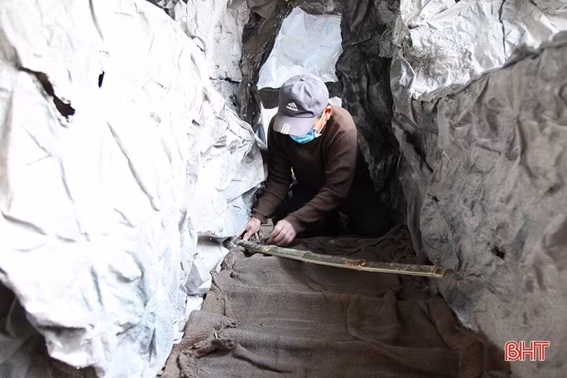 Bà con giáo dân dựng hang đá khổng lồ mừng đón Giáng sinh ở Hà Tĩnh