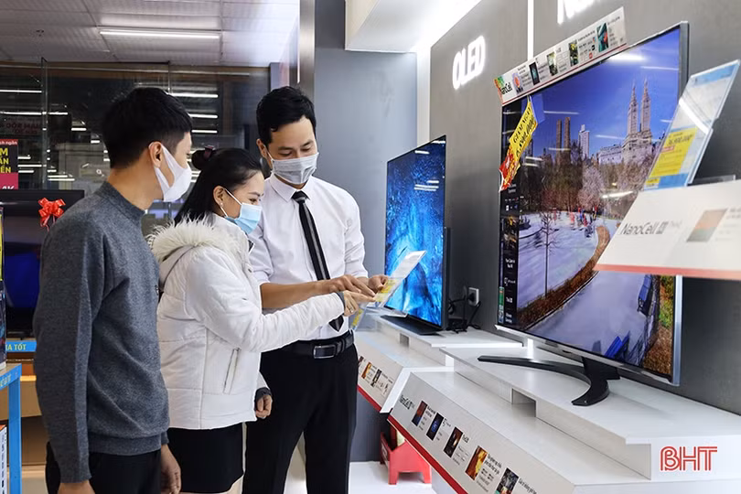 Người dân Hà Tĩnh tranh thủ săn sale dịp Black Friday