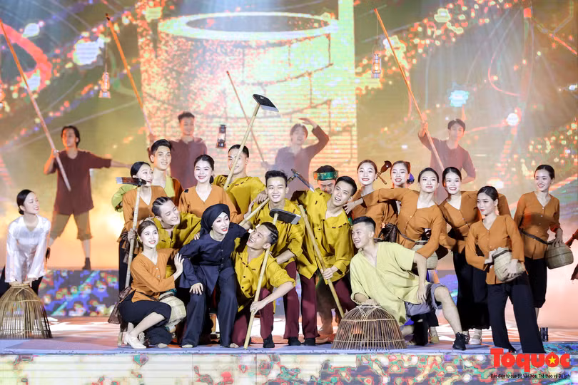 “Văn hóa phải soi đường cho quốc dân đi”