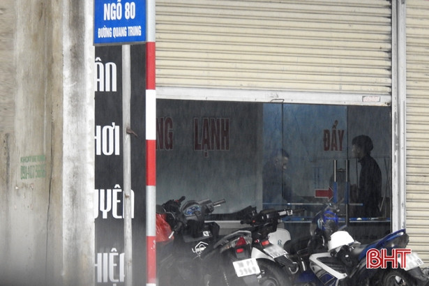 Bất chấp lệnh cấm, một quán bi-a ở TX Hồng Lĩnh vẫn lén lút hoạt động