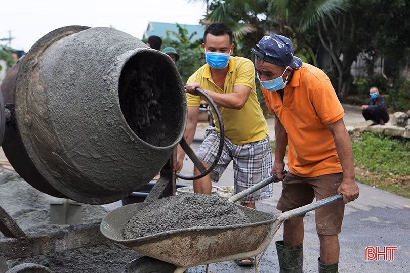 Bà con lương giáo đoàn kết, giúp nhau xây dựng nông thôn mới nâng cao ở Can Lộc