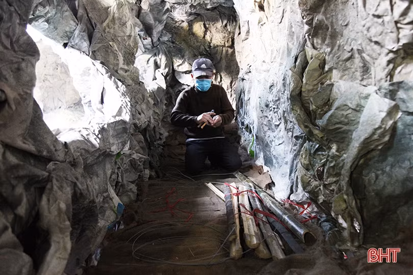 Bà con giáo dân dựng hang đá khổng lồ mừng đón Giáng sinh ở Hà Tĩnh