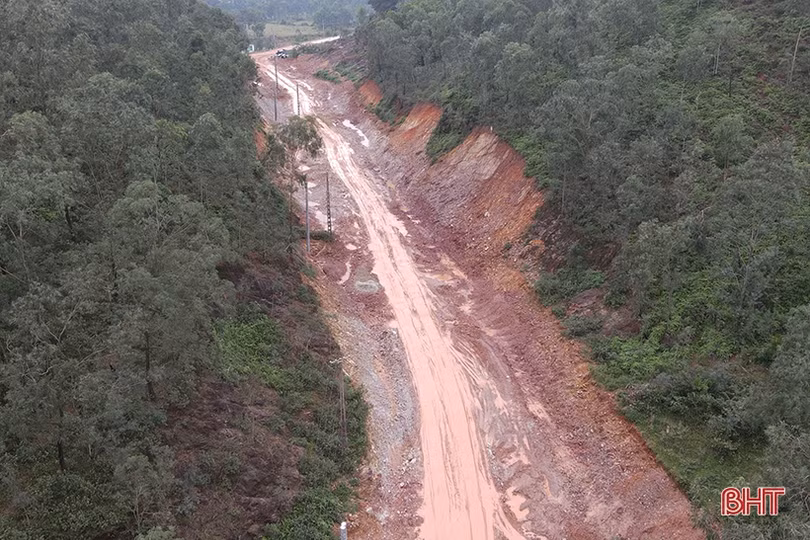 QL 281 đoạn qua thôn Trường An - “thử thách khó” cho người đi đường