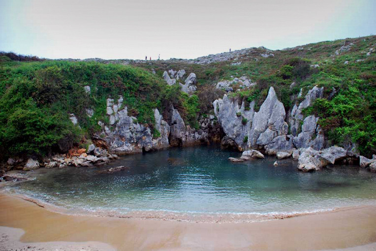 Ngôi làng cổ lộng lẫy trong tuyết trắng