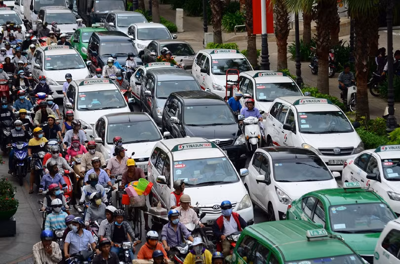 Kỹ năng lái xe ô tô trong thành phố giờ cao điểm