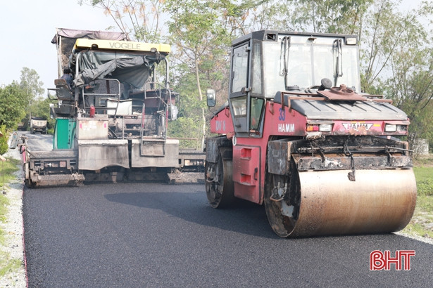 Xã biển Nghi Xuân hoàn thành gần 6 km đường thảm nhựa, tổng mức đầu tư 16 tỷ đồng