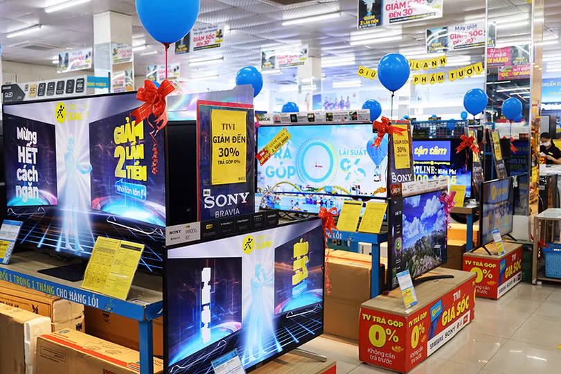 Người dân Hà Tĩnh tranh thủ săn sale dịp Black Friday