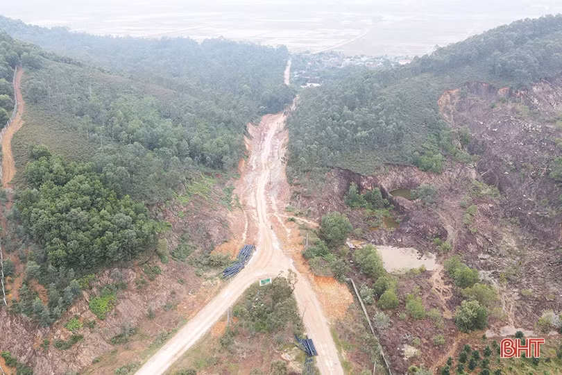 QL 281 đoạn qua thôn Trường An - “thử thách khó” cho người đi đường