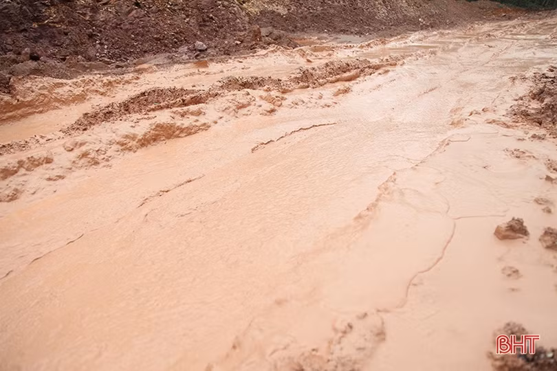 QL 281 đoạn qua thôn Trường An - “thử thách khó” cho người đi đường