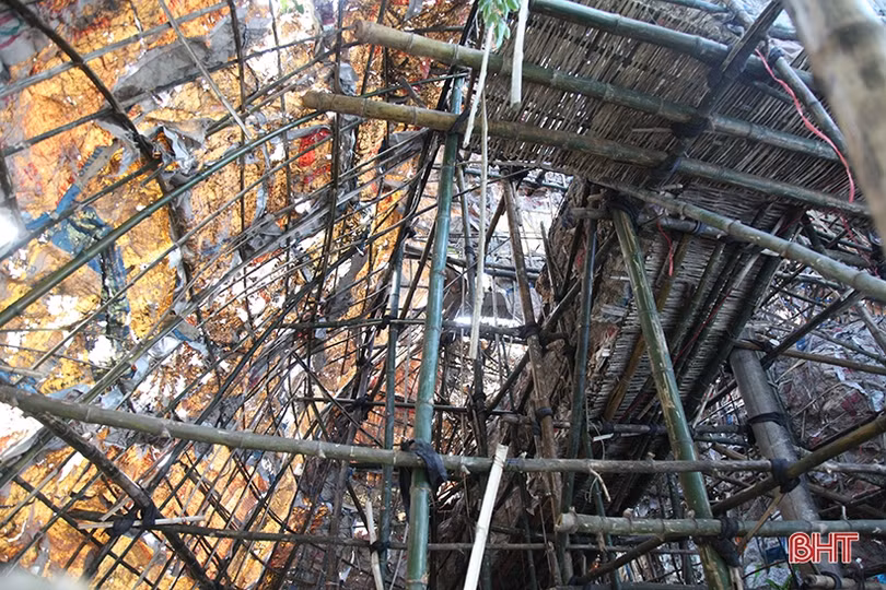 Bà con giáo dân dựng hang đá khổng lồ mừng đón Giáng sinh ở Hà Tĩnh