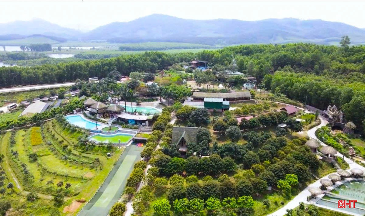 ស្ថិតនៅកណ្តាលជ្រលងភ្នំបៃតងនៃឃុំ Nam Dien (Thach Ha) តំបន់អេកូទេសចរណ៍ Da Bac គឺជាគោលដៅលេចធ្លោមួយ ដែលភ្ញៀវទេសចរមិនអាចរំលងបាននៅពេលមកដល់ Ha Tinh។ bqbht_br_b1.jpg