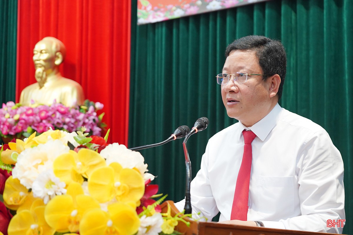 Phó Bí thư Thường trực Thị ủy Kỳ Anh Nguyễn Huy Trọng phát biểu tại buổi lễ. bqbht_br_dsc08115.jpg
