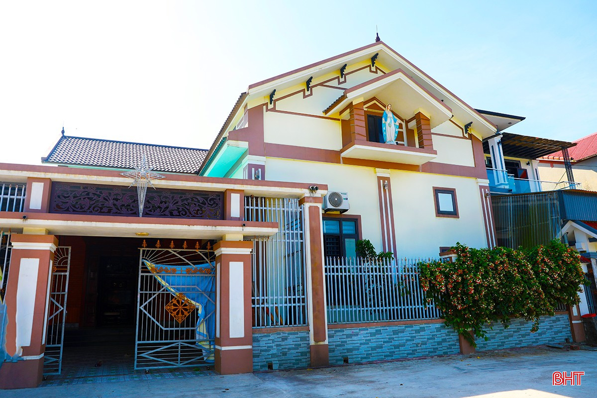 Căn nhà khang trang của vợ chồng anh Thành, chị Phương tại thôn Hải Hà, Kỳ Hà. bqbht_br_ag7a5280.jpg