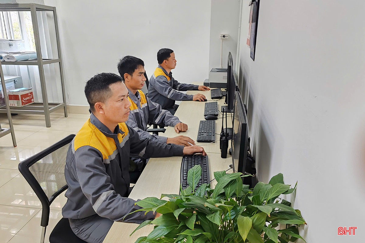 Cán bộ, công nhân Nhà máy Pin VinES Hà Tĩnh vẫn miệt mài làm việc trong kỳ nghỉ lễ 30/4, 1/5. bqbht_br_z6556768919160-fd3016921be68eb5878ec3391b1fdfbf.jpg