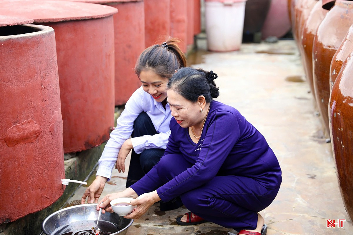 thị xã Kỳ Anh hiện có 6 cơ sở, HTX sản xuất nước mắm truyền thống đạt OCOP 3 sao và 4 sao. bqbht_br_z6119742568792-dfdc0e0aa7319259456750be567cfe83.jpg