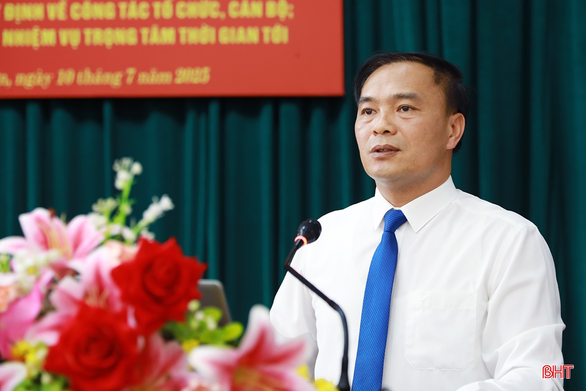 Phó Bí thư Thường trực Đảng uỷ phường Hoành Sơn Phạm Văn Hùng triển khai kế hoạch chuẩn bị tổ chức Đại hội đại biểu Đảng bộ phường Hoành Sơn lần thứ I nhiệm kỳ 2025-2030. bqbht_br_ag7a8326.jpg