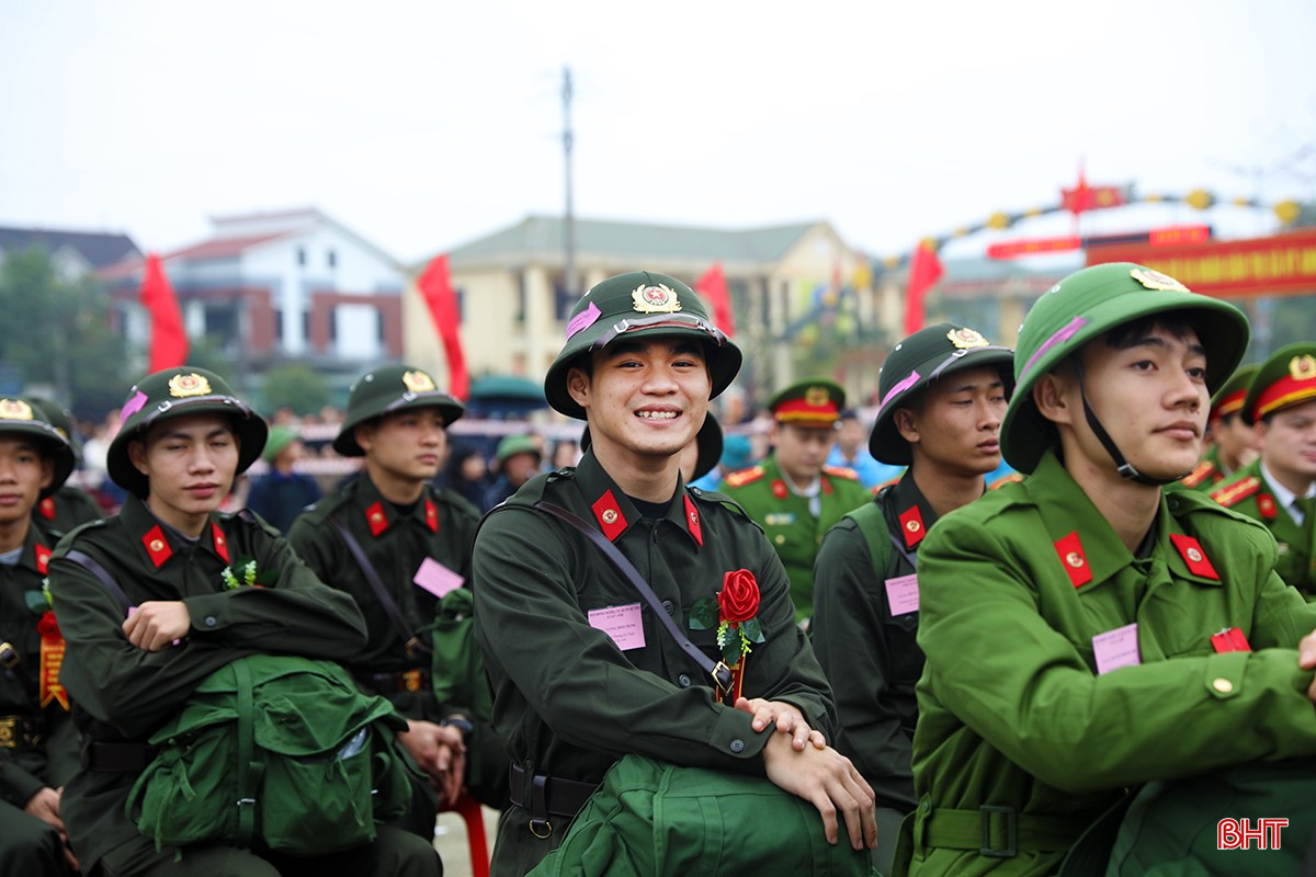 Năm 2025, TX Kỳ Anh có 71 thanh niên lên đường làm nhiệm vụ bảo vệ Tổ quốc, trong đó có 58 thanh niên thực hiện nghĩa vụ quân sự, 13 thanh niên thực hiện nghĩa vụ công an. Các tân binh được biên chế về: Bộ Tư lệnh Vùng 3 Hải quân, Sư đoàn 968 (Quân khu 4), Trung đoàn 841 (Bộ CHQS tỉnh), Bộ đội Biên phòng tỉnh và Công an tỉnh.