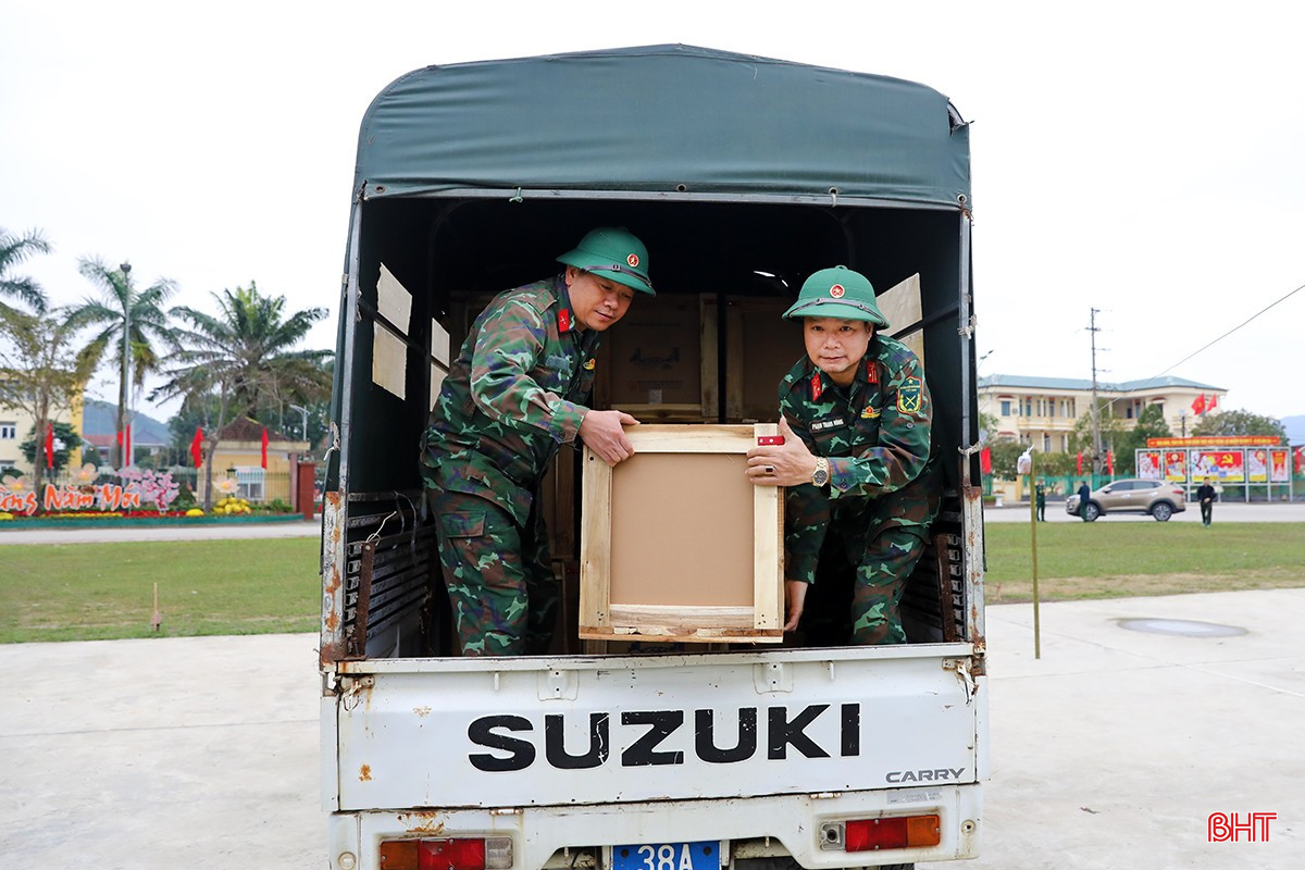 Chiều 28/1 (29 Tết), trận địa pháo hoa tại thị xã Kỳ Anh bắt đầu được lắp đặt để sẵn sàng khai hỏa vào 0h00 đến 0h15 ngày 28/1 - Giao thừa tết Ất Tỵ năm 2025.
