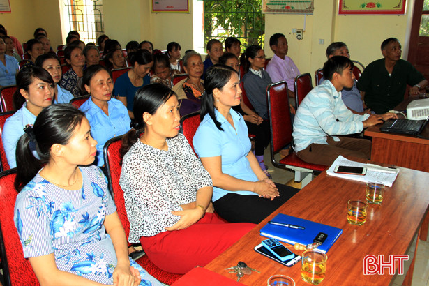 Hướng dẫn phân loại, xử lý rác tại nguồn cho 220 hộ dân ven biển Nghi Xuân