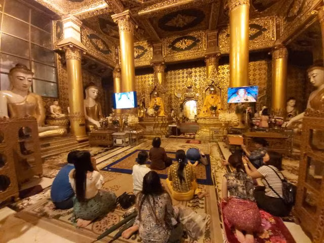 Độc đáo ngôi chùa dát 90 tấn vàng, gắn nghìn viên kim cương đắt giá ở Myanmar