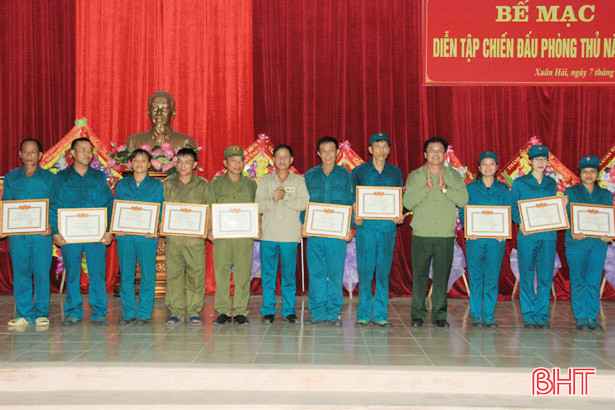 Gay cấn màn diễn tập tiêu diệt biệt kích của dân quân vùng biển Hà Tĩnh