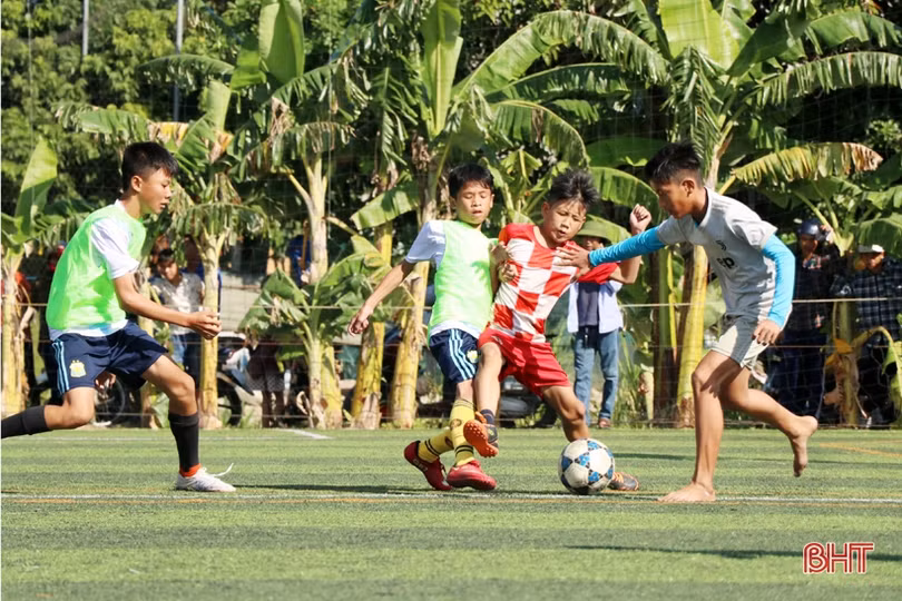 12 cầu thủ bóng đá nhí trúng tuyển vào lò đào tạo Hà Tĩnh