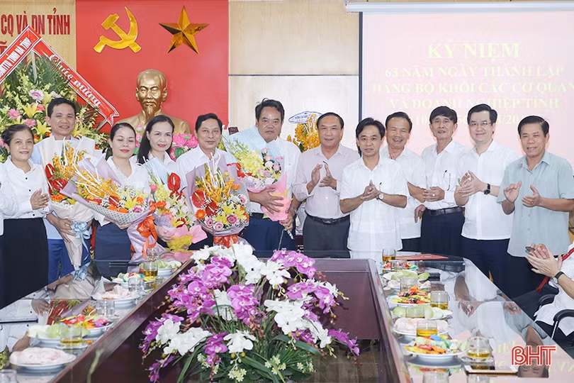 Phát huy tinh thần gương mẫu, tiếp tục làm tốt công tác xây dựng Đảng