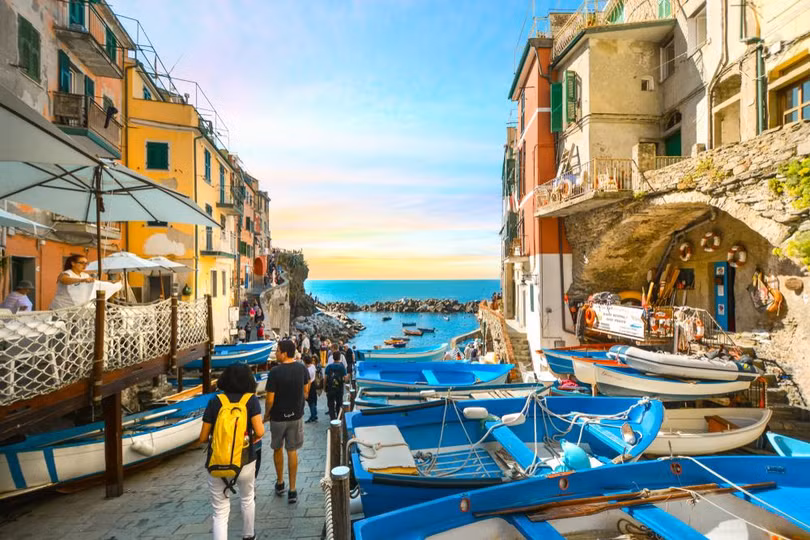 Lạc bước giữa ngôi nhà cầu vồng đẹp như cổ tích