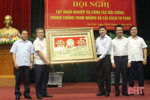 Thực hiện nghiêm túc, hiệu quả công tác nội chính, phòng chống tham nhũng