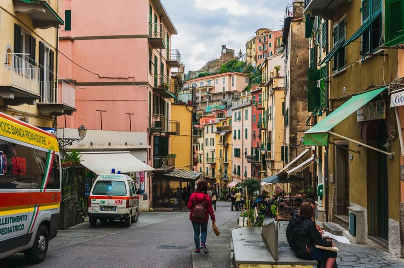 Lạc bước giữa ngôi nhà cầu vồng đẹp như cổ tích