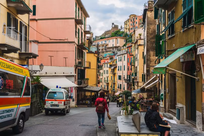 Lạc bước giữa ngôi nhà cầu vồng đẹp như cổ tích