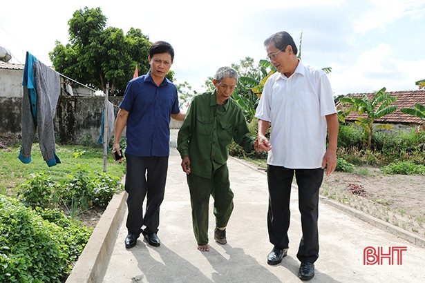 Nhiều phần quà ý nghĩa dành tặng nạn nhân CĐCC/dioxin tại Hà Tĩnh