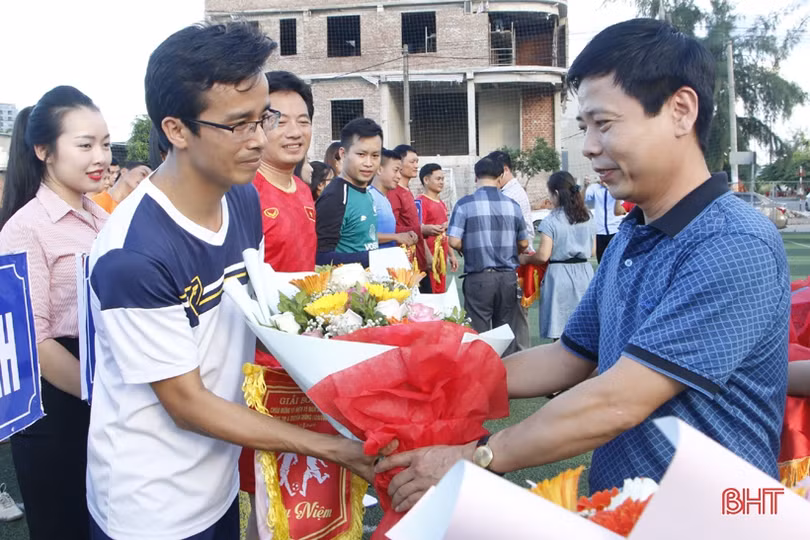 Khởi tranh Giải Bóng đá truyền thống ngành Thông tin và Truyền thông Hà Tĩnh