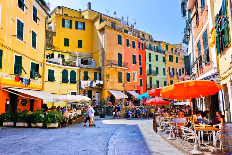 Lạc bước giữa ngôi nhà cầu vồng đẹp như cổ tích